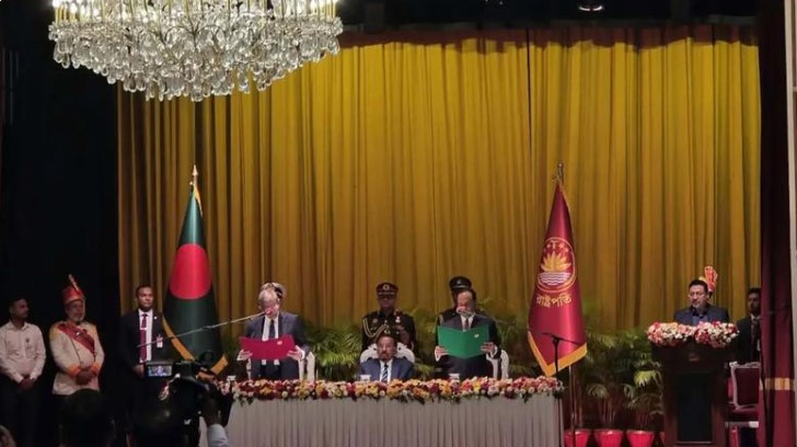 বাংলাদেশের ২৩তম রাষ্ট্রপতি হিসেবে শপথ নিলেন মির্জা ফখরুল