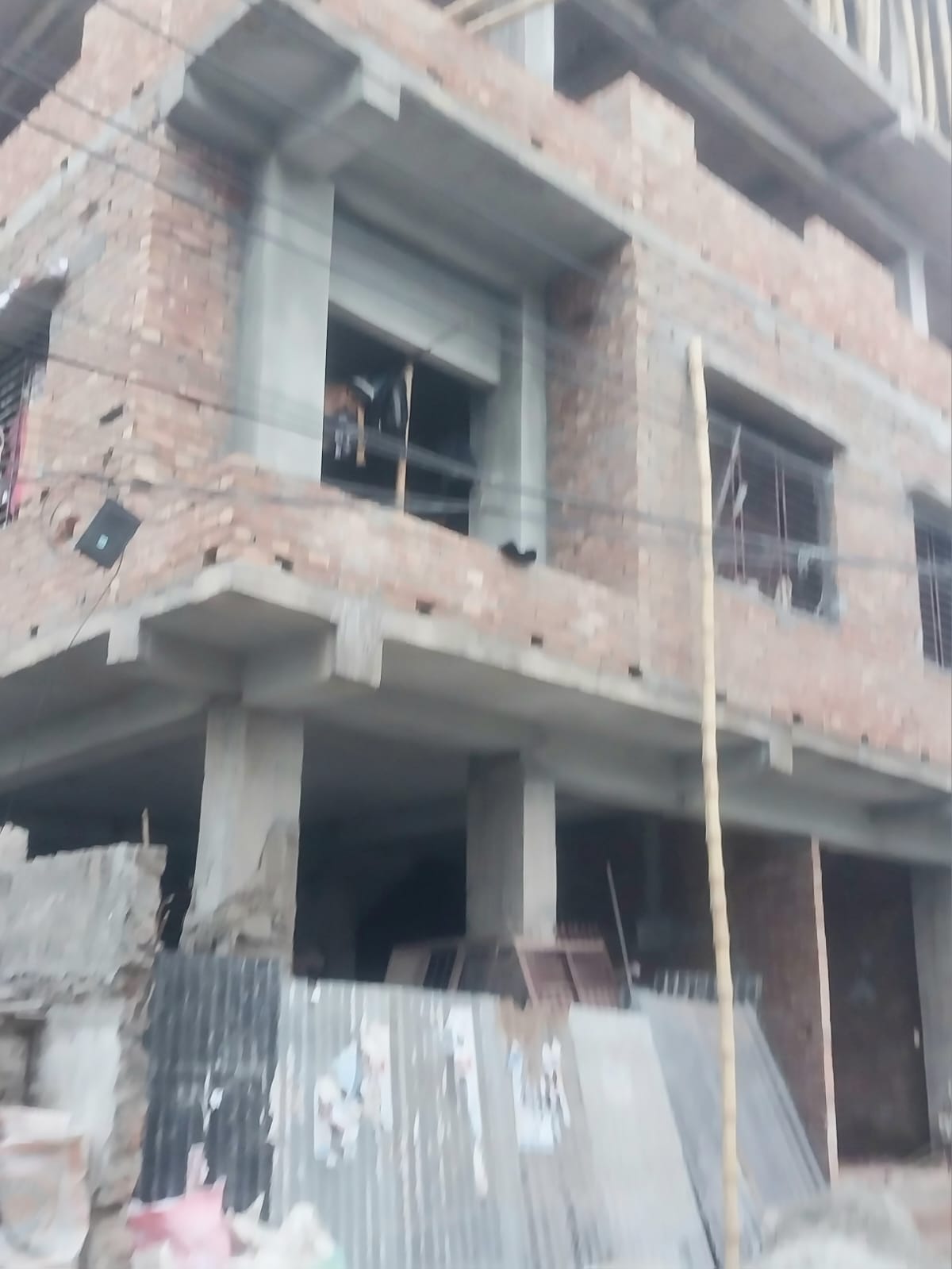 দক্ষিণখানে বহুতল ভবন নির্মাণে অনিয়মের অভিযোগ, তদন্তের আশ্বাস রাজউকের