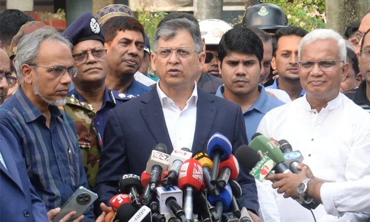 সন্ত্রাসী-চাঁদাবাজদের দ্রুত ধরতে কঠোর নির্দেশ স্বরাষ্ট্রমন্ত্রীর