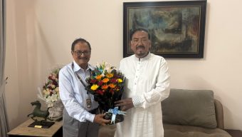 হাফিজ উদ্দিন আহমেদের সঙ্গে গোলাম নবী আলমগীরের সৌজন্য সাক্ষাৎ