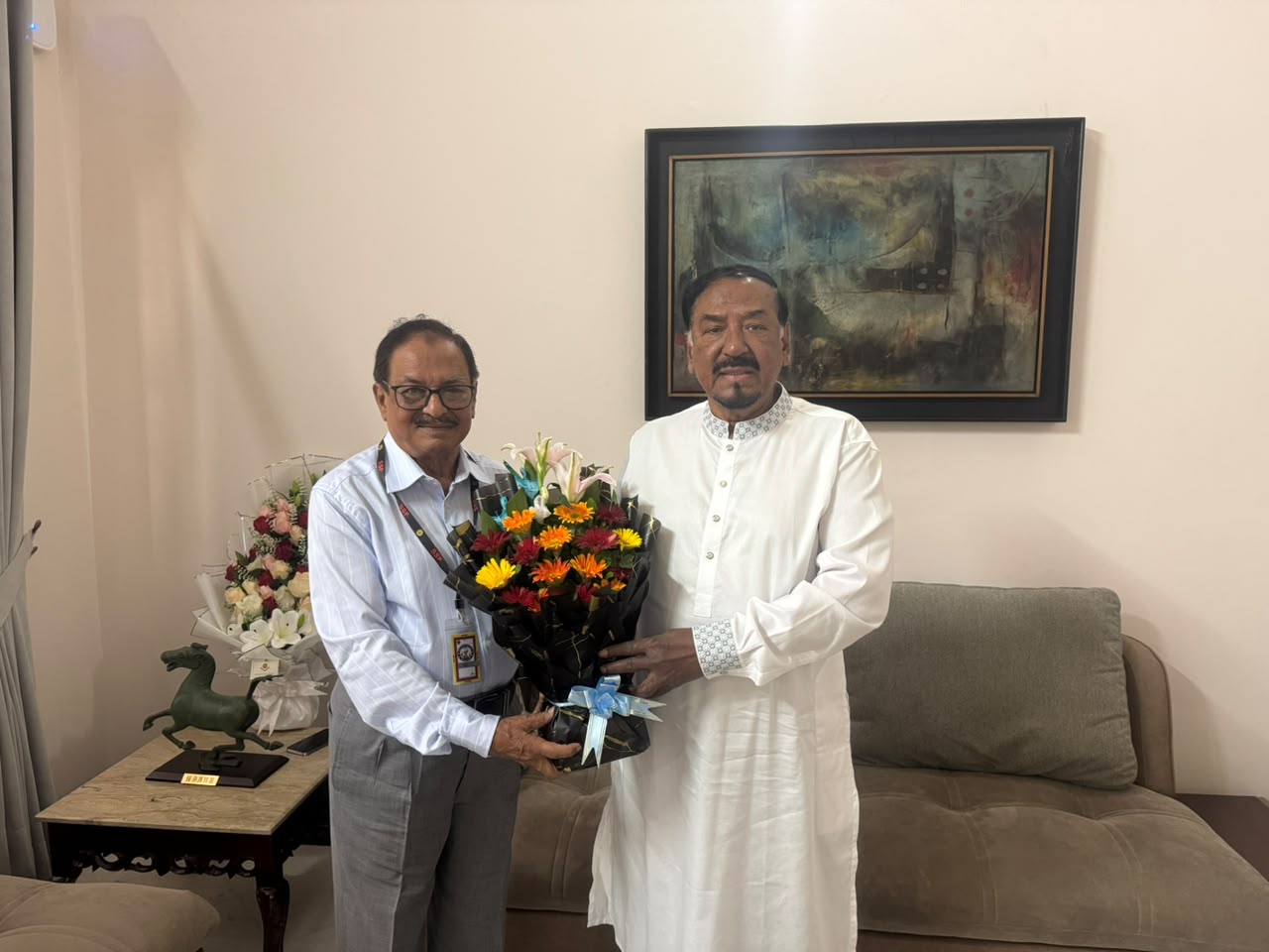 হাফিজ উদ্দিন আহমেদের সঙ্গে গোলাম নবী আলমগীরের সৌজন্য সাক্ষাৎ