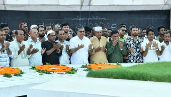 জিয়াউর রহমান ও খালেদা জিয়ার সমাধিতে প্রতিমন্ত্রী মীর শাহে আলমের শ্রদ্ধা