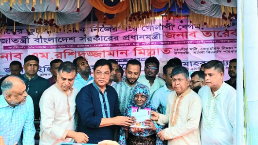 প্রধানমন্ত্রীর দেওয়া নতুন বাড়িতে উঠলেন গোলাপি বেগম
