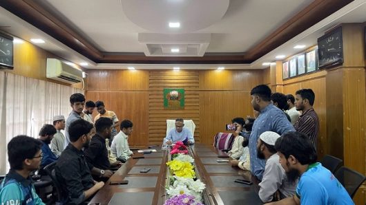 নয় দফা দাবিতে ইবি শিবিরের উপাচার্যকে স্মারকলিপি
