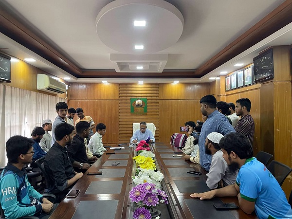 নয় দফা দাবিতে ইবি শিবিরের উপাচার্যকে স্মারকলিপি