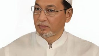 ওমরাহ পালন শেষে দেশে ফিরেছেন চীফ হুইপ নূরুল ইসলাম মনি
