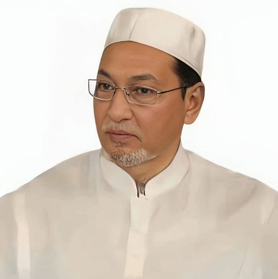 ওমরাহ পালন শেষে দেশে ফিরেছেন চীফ হুইপ নূরুল ইসলাম মনি
