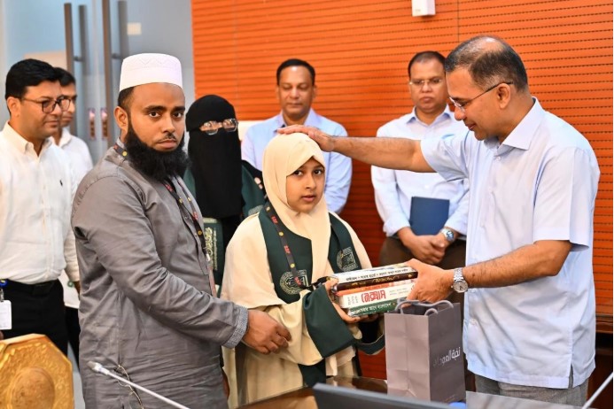 আন্তর্জাতিক কোরআন প্রতিযোগিতায় বিজয়ী হাফেজদের সংবর্ধনা দিলেন প্রধানমন্ত্রী