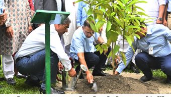 প্রধানমন্ত্রী তারেক রহমান আজ বাংলাদেশ জাতীয়তাবাদী দল (বিএনপি)-এর ৪৮তম প্রতিষ্ঠাবার্ষিকী উপলক্ষ্যে ঢাকায় শেরেবাংলা নগরে শহীদ প্রেসিডেন্ট জিয়াউর রহমান ও সাবেক প্রধানমন্ত্রী বেগম খালেদা জিয়ার সমাধি প্রাঙ্গণে গাছের চারা রোপণ করেন