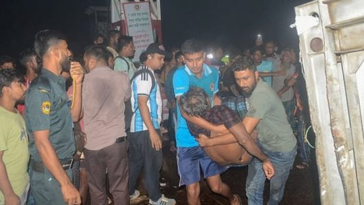 খুলনায় ফেরির সঙ্গে ট্রলারের সংঘর্ষ, নিখোঁজ ১