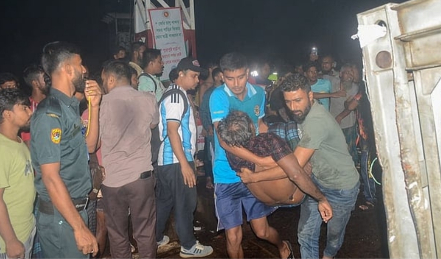 খুলনায় ফেরির সঙ্গে ট্রলারের সংঘর্ষ, নিখোঁজ ১