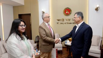 স্বরাষ্ট্রমন্ত্রীর সঙ্গে আইআরআই প্রতিনিধিদলের বৈঠক