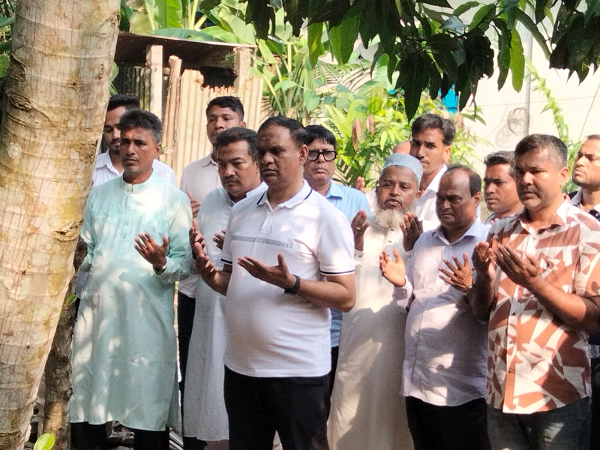 সাংবাদিক মতিউর রহমান শিকদারের ছেলের কবর জিয়ারত করলেন এমপি অপু