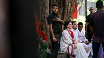 ভারতে সিইসির পদত্যাগের দাবিতে বিক্ষোভ, রাহুল গান্ধী আটক