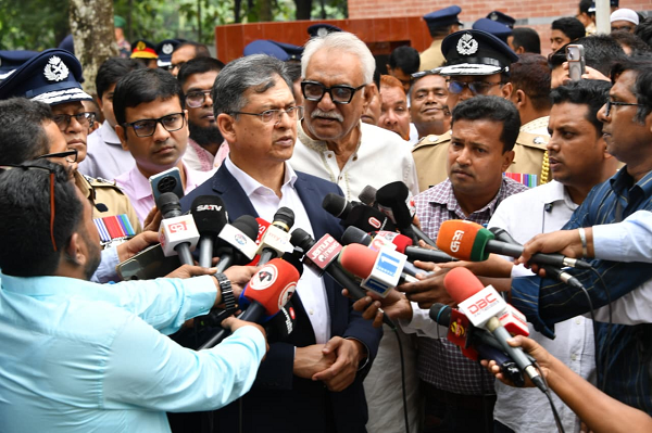 আধুনিক ও পেশাদার পুলিশ বাহিনী গড়তে কাজ করছে সরকার: স্বরাষ্ট্রমন্ত্রী