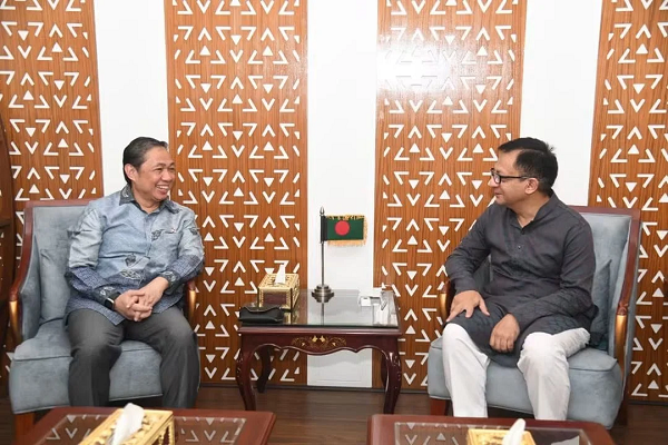 ইন্দোনেশিয়ায় ওষুধ-তৈরি পোশাকের বাজার বাড়াতে চায় বাংলাদেশ