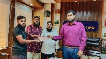 বেনাপোল বন্দরে দুর্ঘটনায় নিহত-আহত দুই শ্রমিকের পরিবারের পাশে ইউএনও