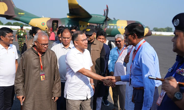 পূজামণ্ডপ পরিদর্শন ও জনসভায় যোগ দিতে রাজশাহীতে প্রধানমন্ত্রী