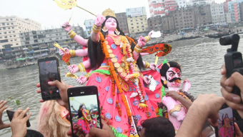 প্রতিমা বিসর্জনের মধ্য দিয়ে শেষ হলো শারদীয় দুর্গোৎসব