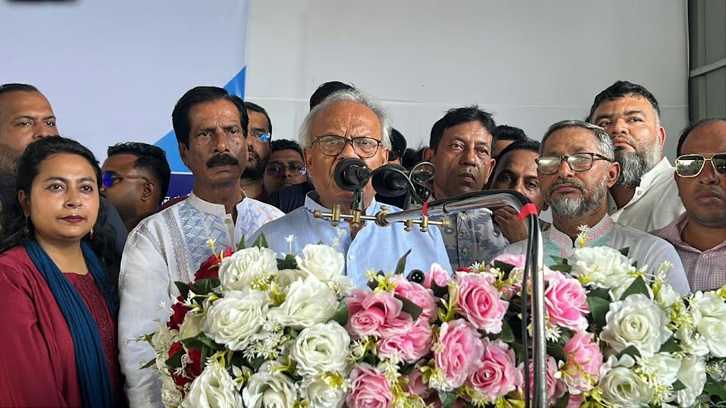 দেশের সম্পদ লুটপাট করে বিদেশে বিলাসী জীবনযাপন করছেন: রিজভী