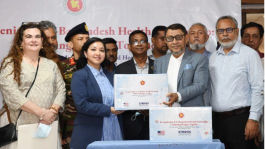 ডেঙ্গু মোকাবিলায় বাংলাদেশকে ৫ লাখ র‌্যাপিড টেস্ট কিট দিল যুক্তরাষ্ট্র