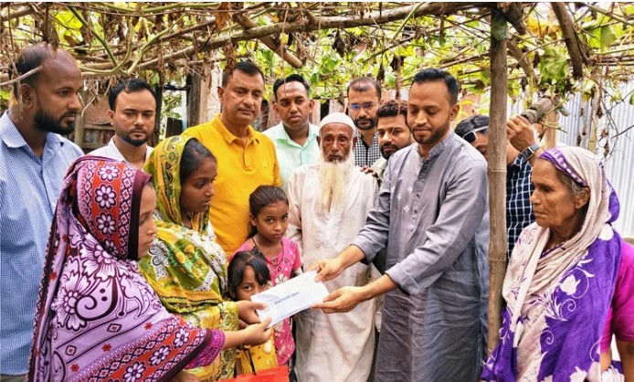 এক মাসের ব্যবধানে মা-বাবাকে হারানো পাঁচ কন্যার পাশে ‘আমরা বিএনপি পরিবার’