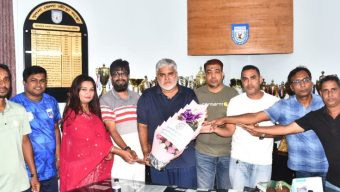 খুলনা জেলা ক্রীড়া সংস্থার সাধারণ সম্পাদক মোল্লা খায়রুল ইসলামের সঙ্গে সুন্দরবন রয়েলসের সৌজন্য সাক্ষাৎ