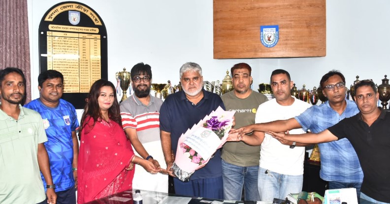 খুলনা জেলা ক্রীড়া সংস্থার সাধারণ সম্পাদক মোল্লা খায়রুল ইসলামের সঙ্গে সুন্দরবন রয়েলসের সৌজন্য সাক্ষাৎ