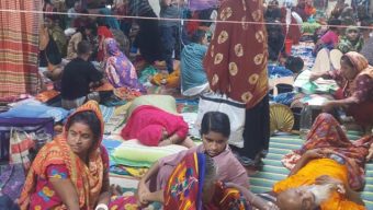 খুলনার হাসপাতালগুলোতে ডেঙ্গু রোগীর উপচে পড়া ভিড়: মেঝে ও বারান্দায় চলছে চিকিৎসা