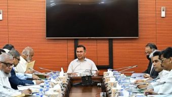 দুর্গাপূজায় টানা ৫ দিনের ছুটি, ১৭ অক্টোবর খোলা থাকবে অফিস