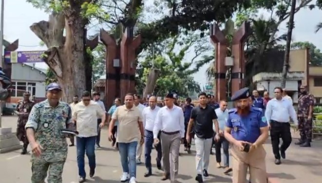 বেনাপোল বন্দরে আকস্মিক পরিদর্শনে প্রতিমন্ত্রী, গুরুত্ব পেল যাত্রীসেবা ও নিরাপত্তা