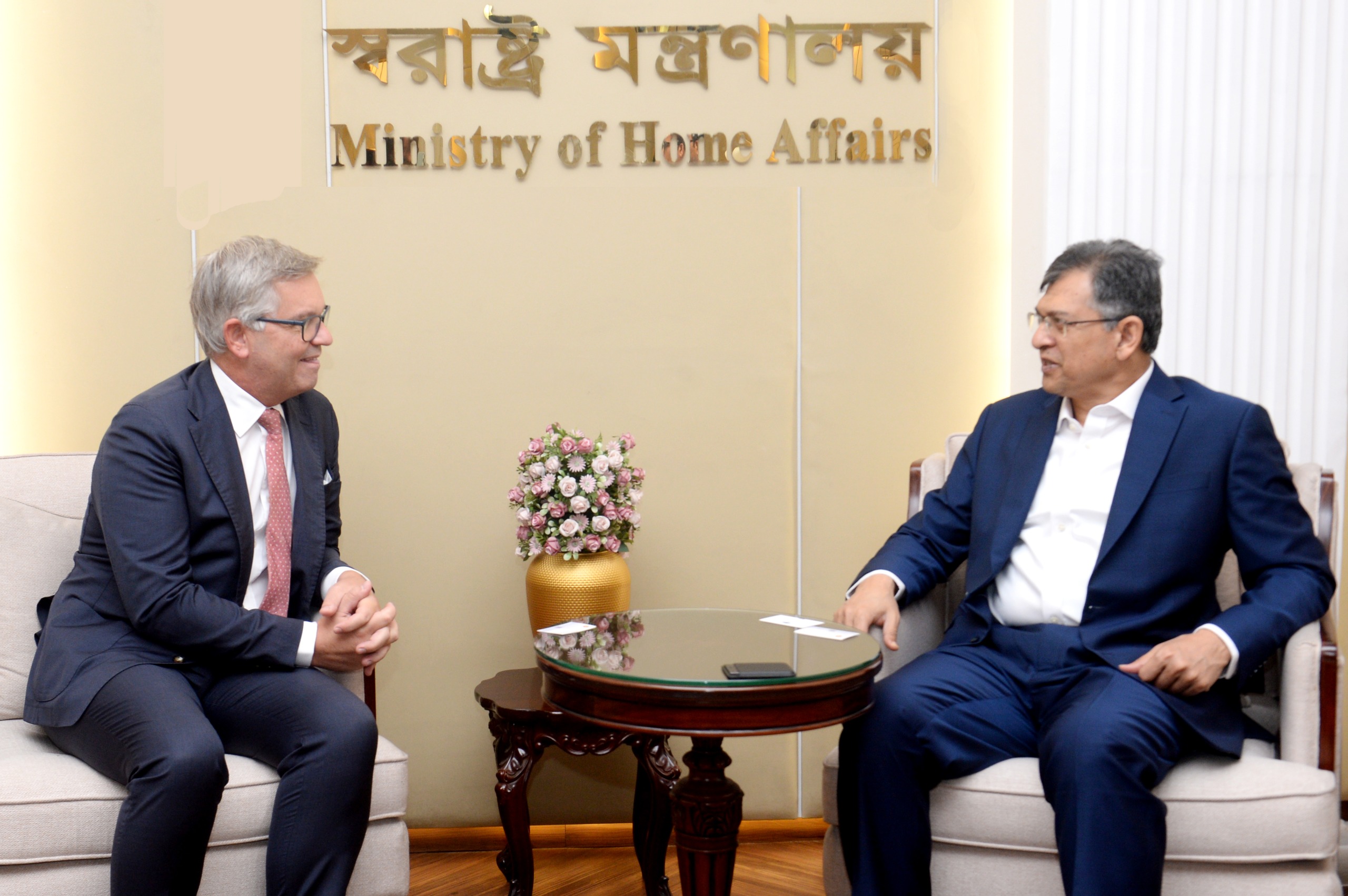 স্বরাষ্ট্রমন্ত্রীর সঙ্গে ইইউ কমিশনার ম্যাগনাস ব্রুনারের সাক্ষাৎ